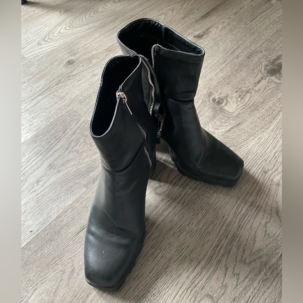 Design lab faux leather black bootie!